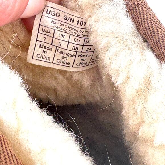 Ugg Classic Shortie Boots 7 Tan Chestnut Booties Shearling Fur Suede - Picture 2 of 7